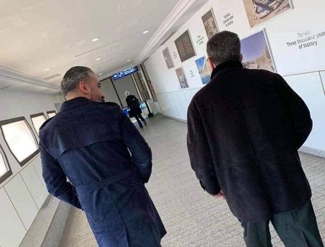 أوردة على اليمين أوردة على اليمين